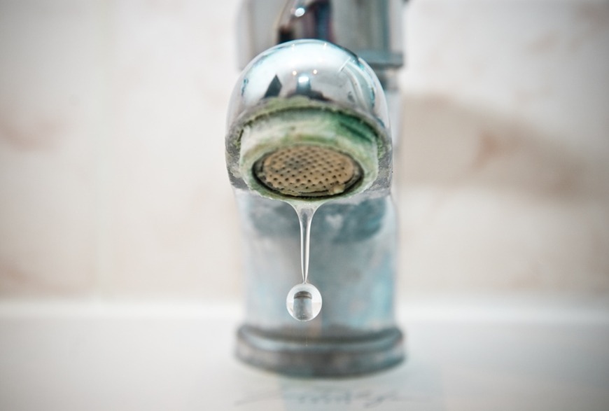 Come capire se l’acqua è dura: segnali e test semplici